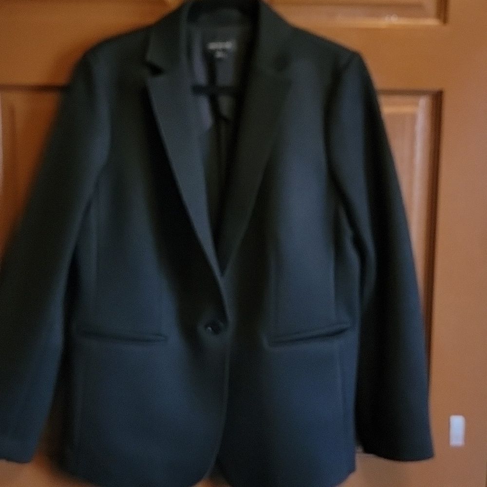 Ann Taylor-Wool blend black blazer, one button front, collared Size M.